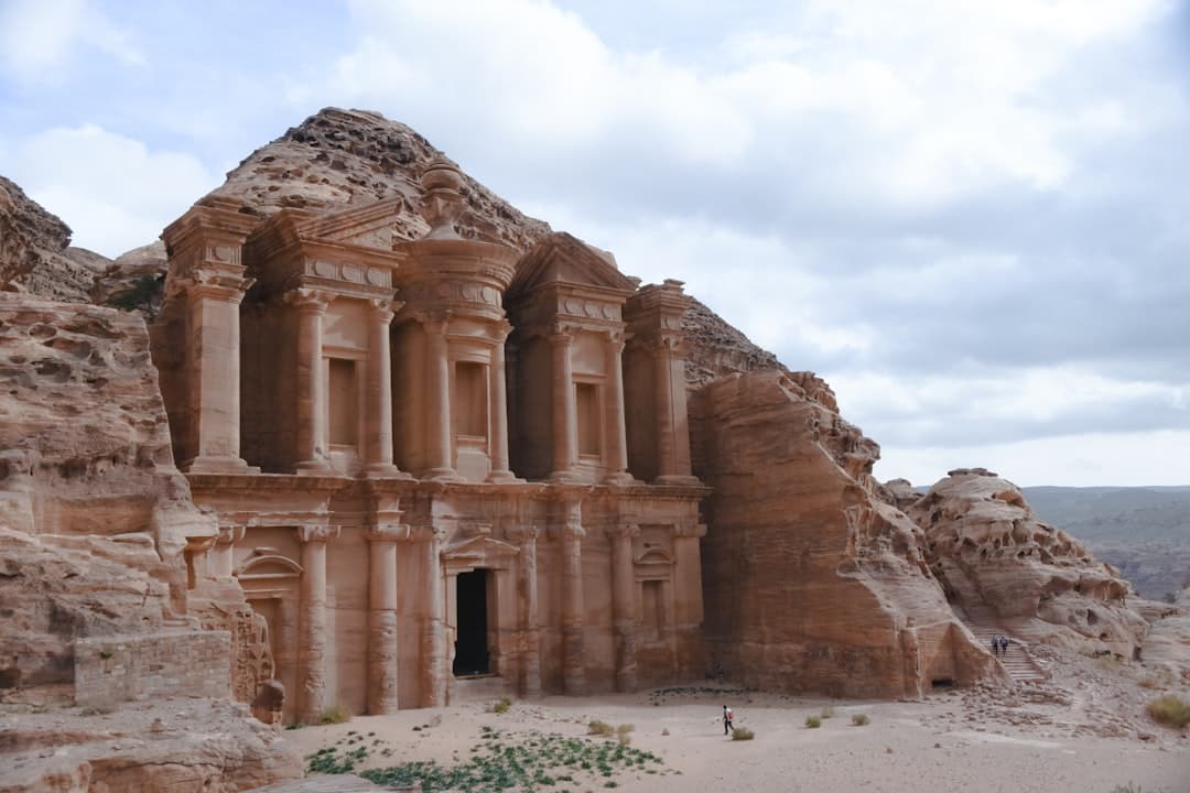 Petra Jordan Hiking Guide: Best Trails, Viewpoints & Hidden Gems photo 3