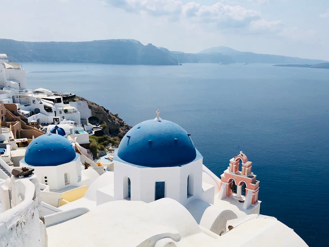Santorini Travel Guide: Best Time to Visit & Top Attractions photo 3