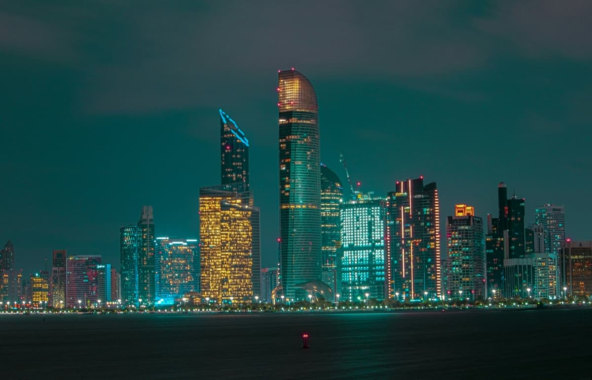 Abu Dhabi Travel Guide photo 2