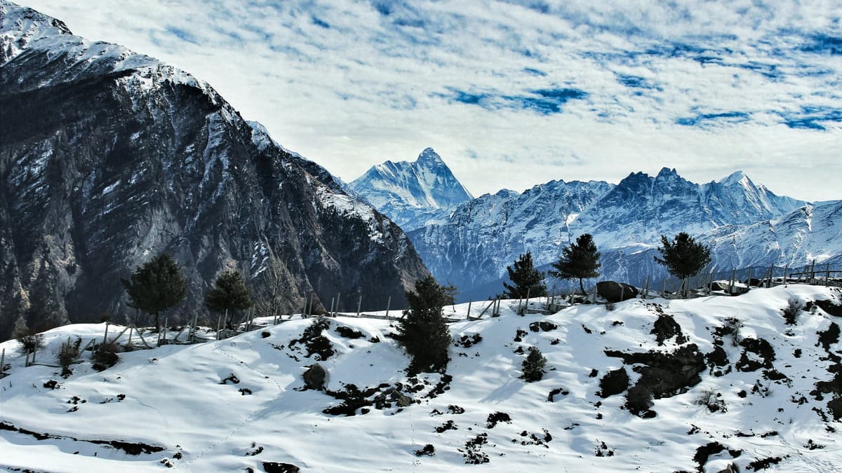 Auli: The Skiing Paradise of India photo 2