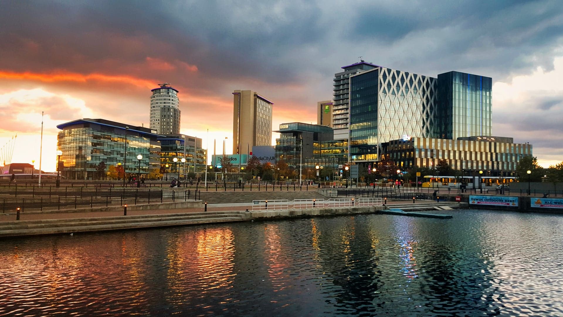 Manchester: The Industrial Revolution's Heartbeat photo 3