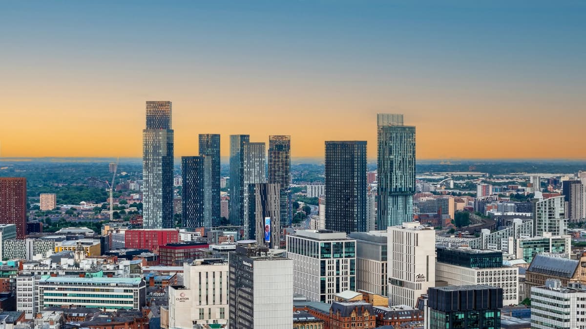 Manchester: The Industrial Revolution's Heartbeat