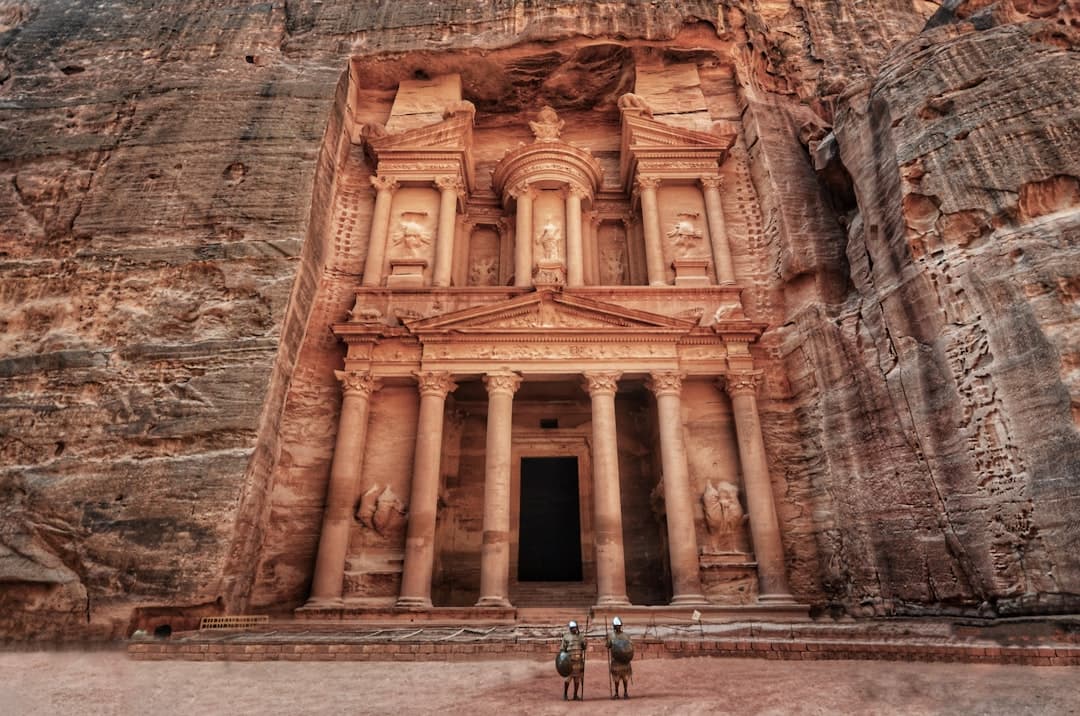 Petra Jordan Hiking Guide: Best Trails, Viewpoints & Hidden Gems