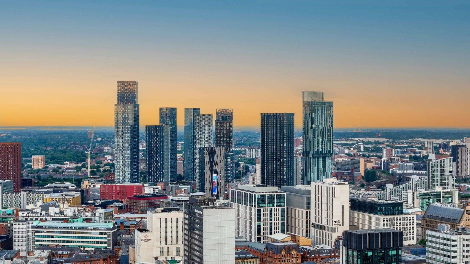 Manchester: The Industrial Revolution's Heartbeat