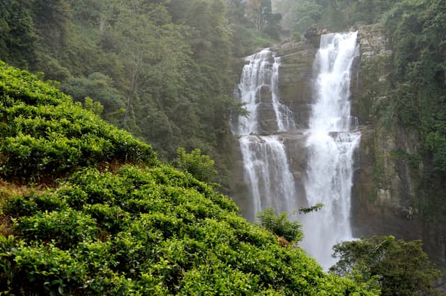beautiful-ramboda-waterfall-sri-lanka-island